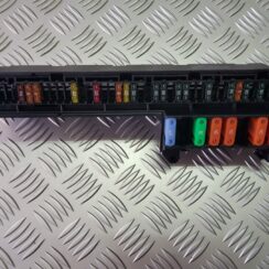 Drošinātāju relejas kaste priekš BMW 525D E61 2007 TOURING BLACK