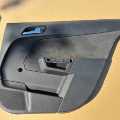 Aizmugurējo labo durvju apdare priekš OPEL ASTRA H 2005 GREEN
