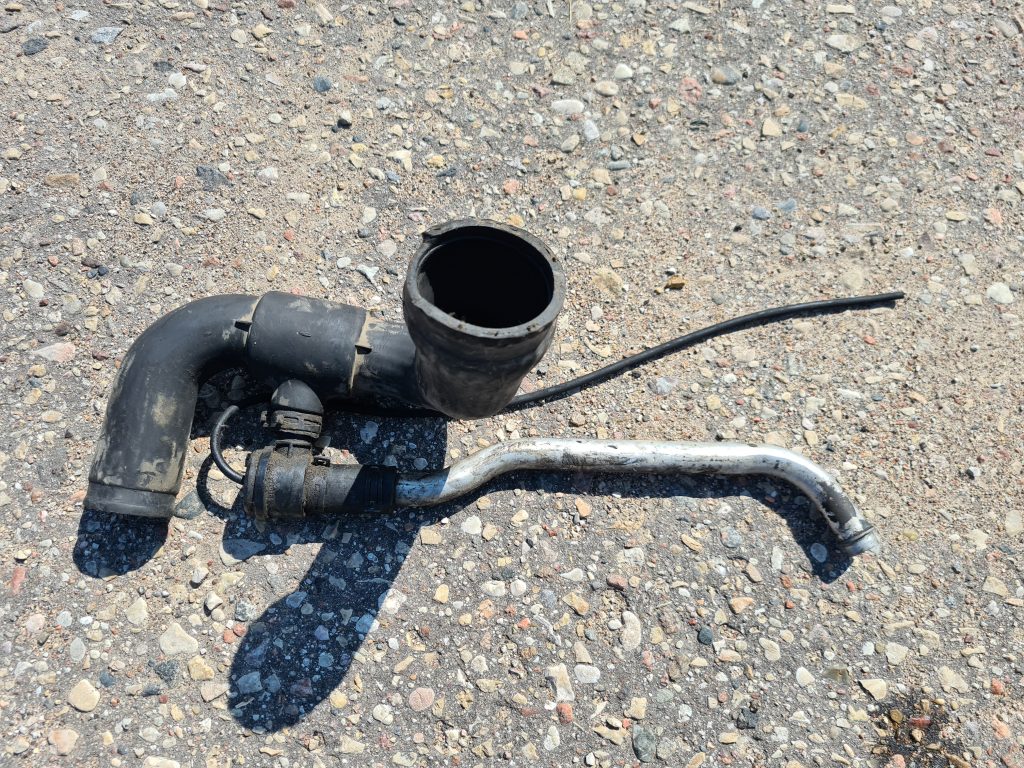 Interkulera caurule priekš SAAB 9-5 1999 1 Interkulera caurule priekš SAAB 9-5 1999