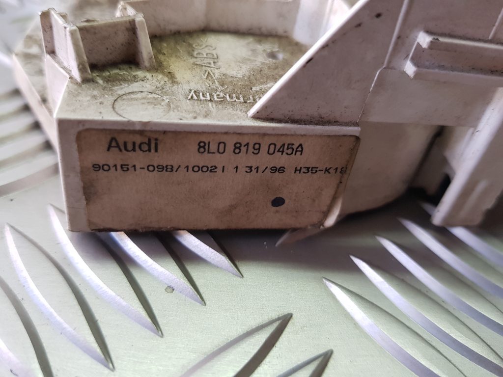 Klimata kontroles bloks priekš AUDI A4 1996 3 Klimata kontroles bloks priekš AUDI A4 1996