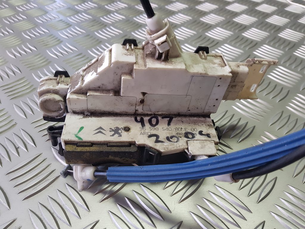 Aizmugurējo labo durvju slēdzene priekš PEUGEOT 407 2004 1 Aizmugurējo labo durvju slēdzene priekš PEUGEOT 407 2004