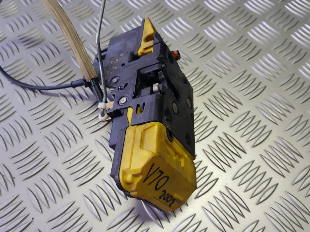 Aizmugurējo kreiso durvju slēdzene priekš VOLVO V70 2002 SILVER 2 Aizmugurējo kreiso durvju slēdzene priekš VOLVO V70 2002 SILVER