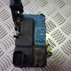 Priekšējo labo durvju slēdzene priekš VOLVO V70 2003 GREY