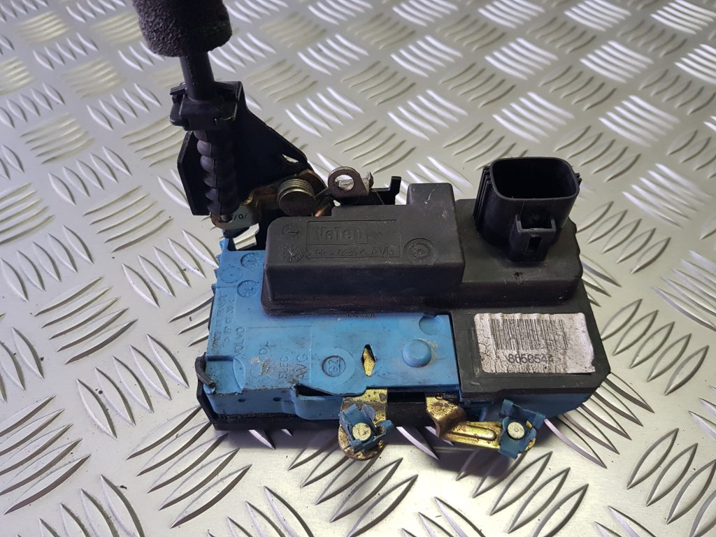 Priekšējo kreiso durvju slēdzene priekš VOLVO V70 2003 GREY 1 Priekšējo kreiso durvju slēdzene priekš VOLVO V70 2003 GREY