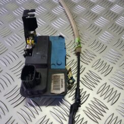 Priekšējo labo durvju slēdzene priekš VOLVO V70 2003 GREY