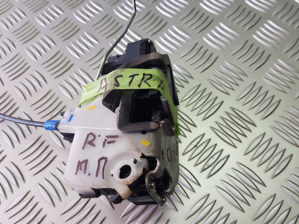 Priekšējo labo durvju slēdzene priekš OPEL ASTRA J 2011 2 Priekšējo labo durvju slēdzene priekš OPEL ASTRA J 2011