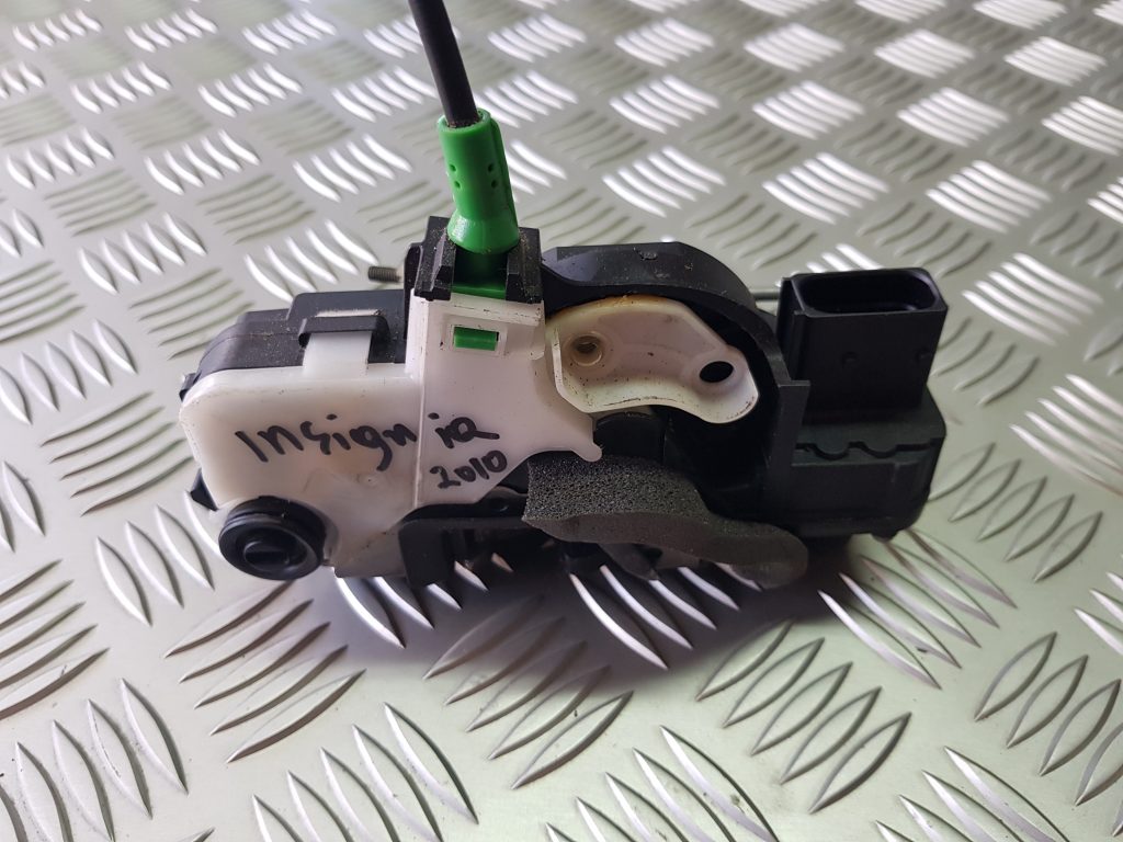 Aizmugurējo labo durvju slēdzene priekš OPEL INSIGNIA SPORTS TOURER 2010