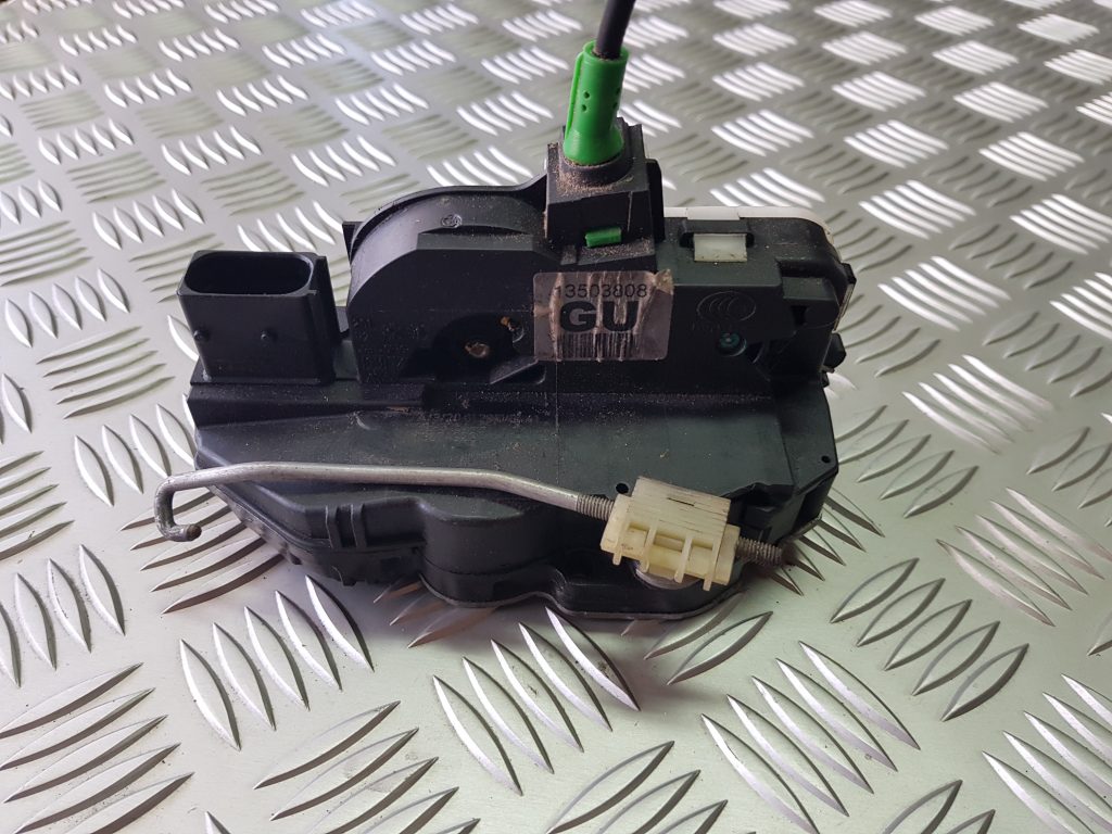 Aizmugurējo labo durvju slēdzene priekš OPEL INSIGNIA SPORTS TOURER 2010