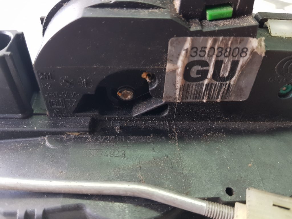 Aizmugurējo labo durvju slēdzene priekš OPEL INSIGNIA SPORTS TOURER 2010