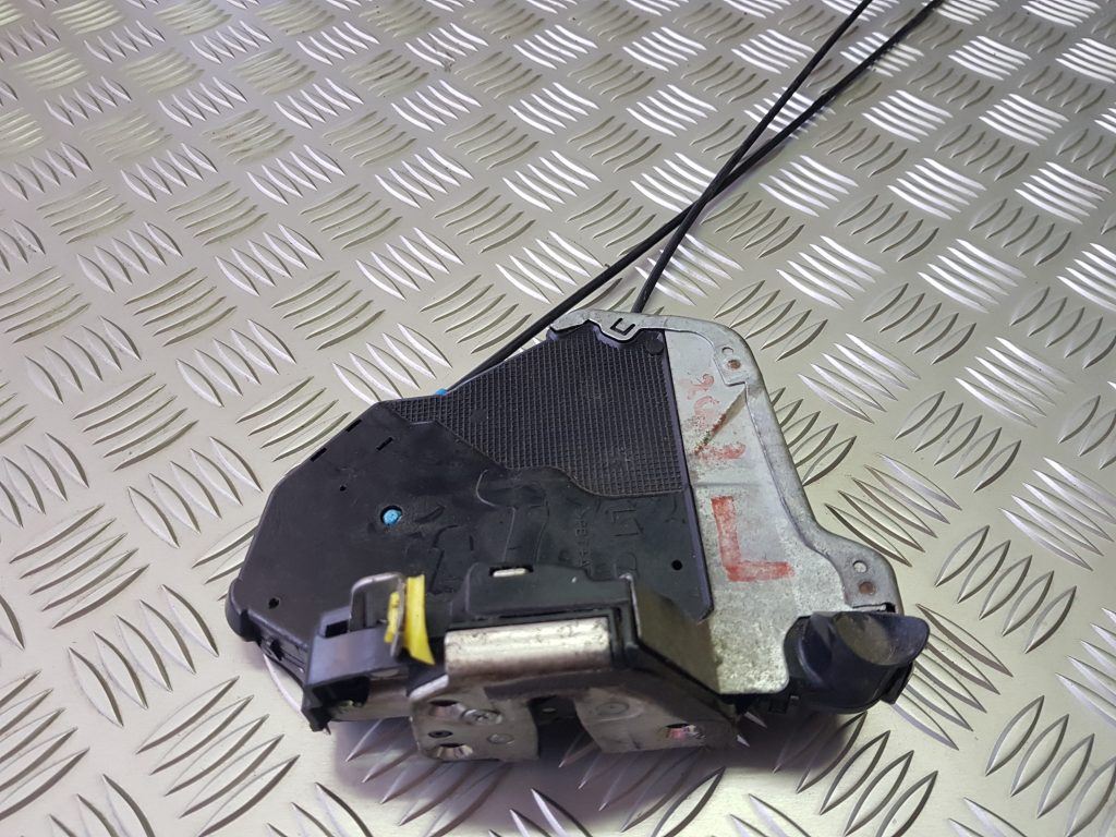 Priekšējo labo durvju slēdzene priekš TOYOTA VERSO 2012