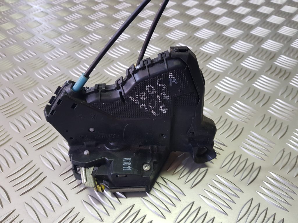 Priekšējo kreiso durvju slēdzene priekš TOYOTA VERSO 2012 1 Priekšējo kreiso durvju slēdzene priekš TOYOTA VERSO 2012