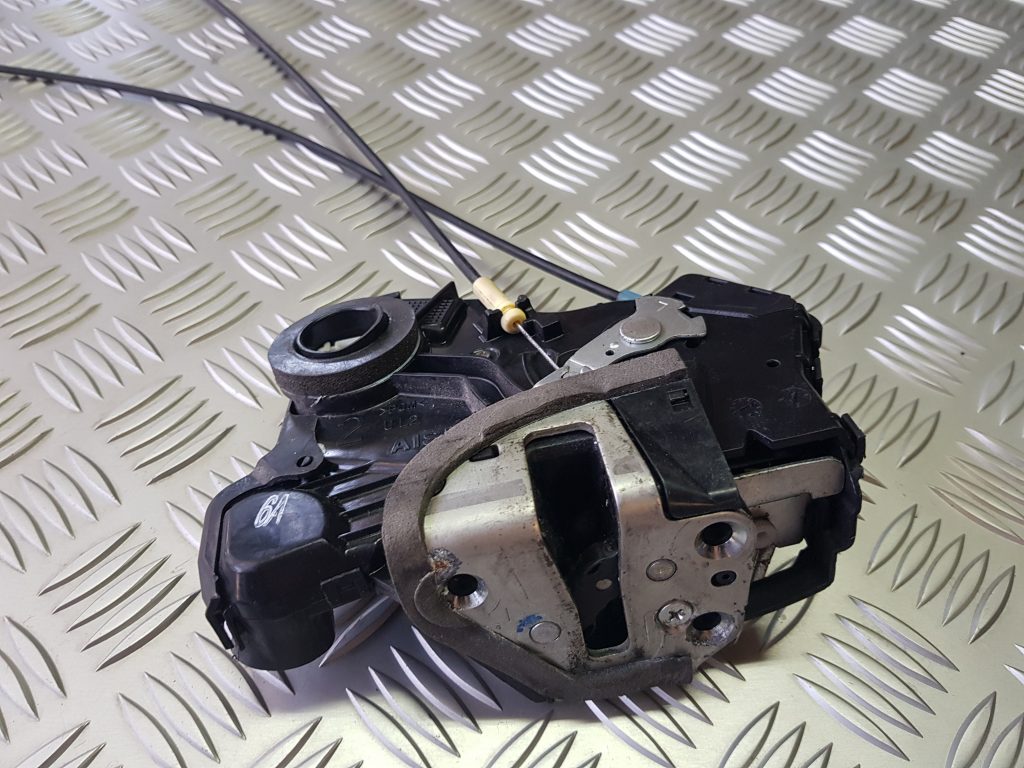 Priekšējo kreiso durvju slēdzene priekš TOYOTA VERSO 2012 2 Priekšējo kreiso durvju slēdzene priekš TOYOTA VERSO 2012