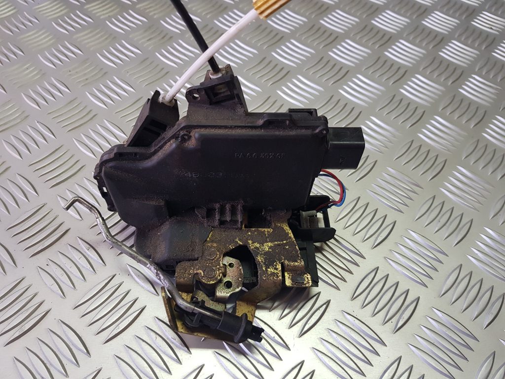 Priekšējo kreiso durvju slēdzene priekš AUDI A6 1998 1 Priekšējo kreiso durvju slēdzene priekš AUDI A6 1998