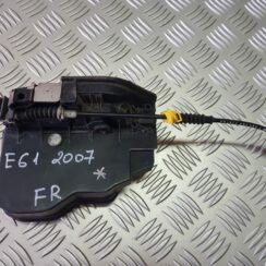 Priekšējo labo durvju slēdzene priekš BMW 525D E61 2007 TOURING BLACK