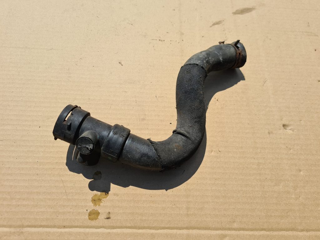 Dzesēšanas caurule priekš AUDI A4 AVANT 2004