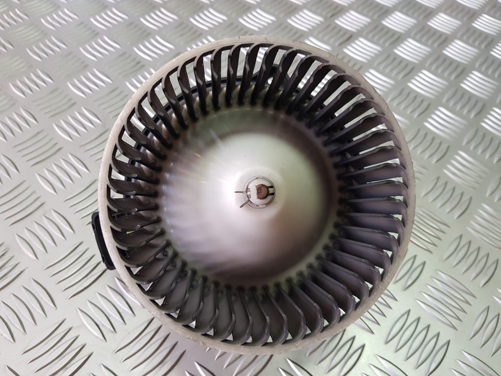 Salona ventilators priekš MAZDA 6 2006 1 Salona ventilators priekš MAZDA 6 2006