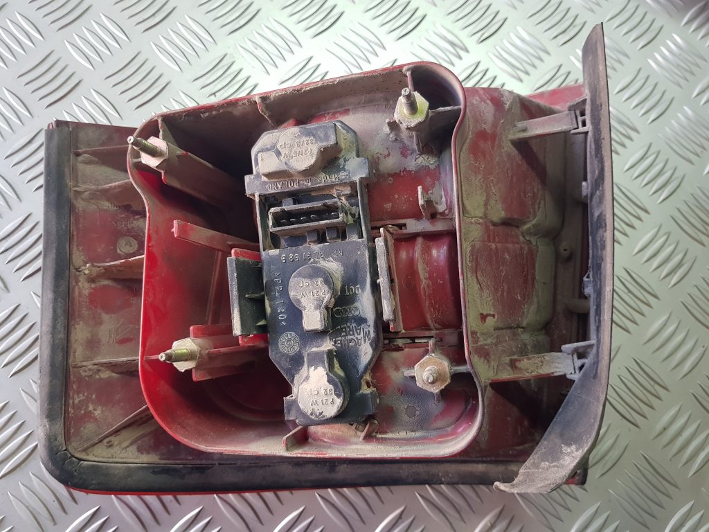 Aizmugurējais kreisais lukturis priekš AUDI A6 AVANT 2003 2 Aizmugurējais kreisais lukturis priekš AUDI A6 AVANT 2003