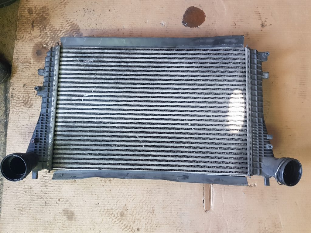 Radiatoru komplekts priekš VW PASSAT B6 2008 ANGL. 2 Radiatoru komplekts priekš VW PASSAT B6 2008 ANGL.