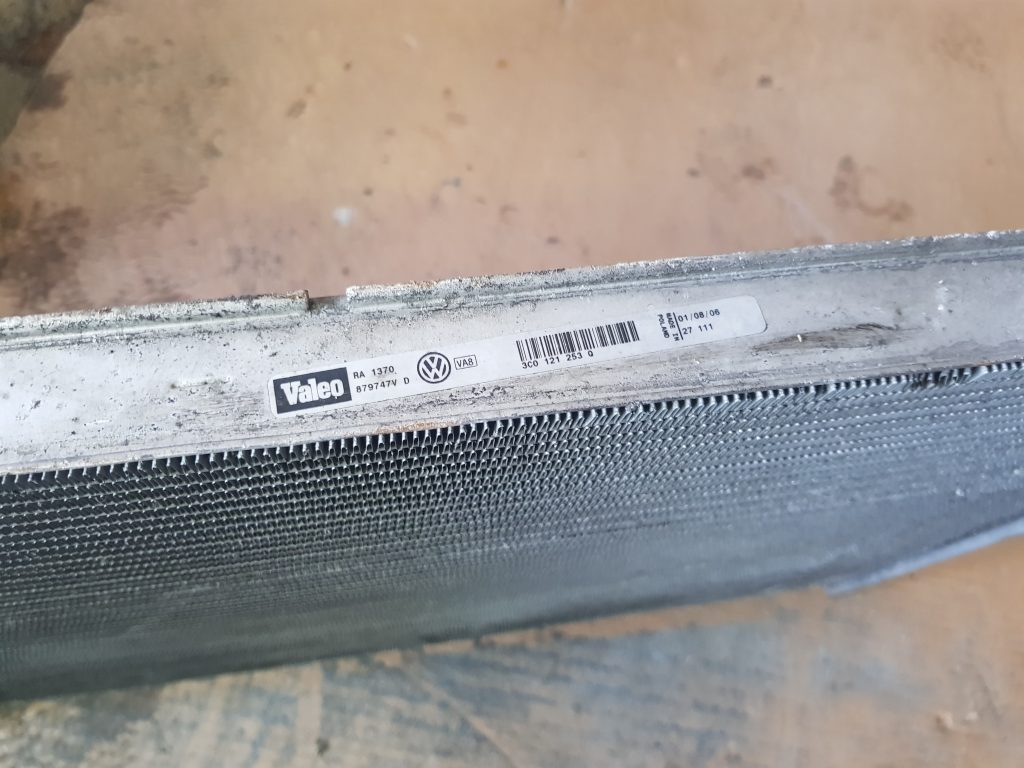 Radiatoru komplekts priekš VW PASSAT B6 2008 ANGL. 4 Radiatoru komplekts priekš VW PASSAT B6 2008 ANGL.