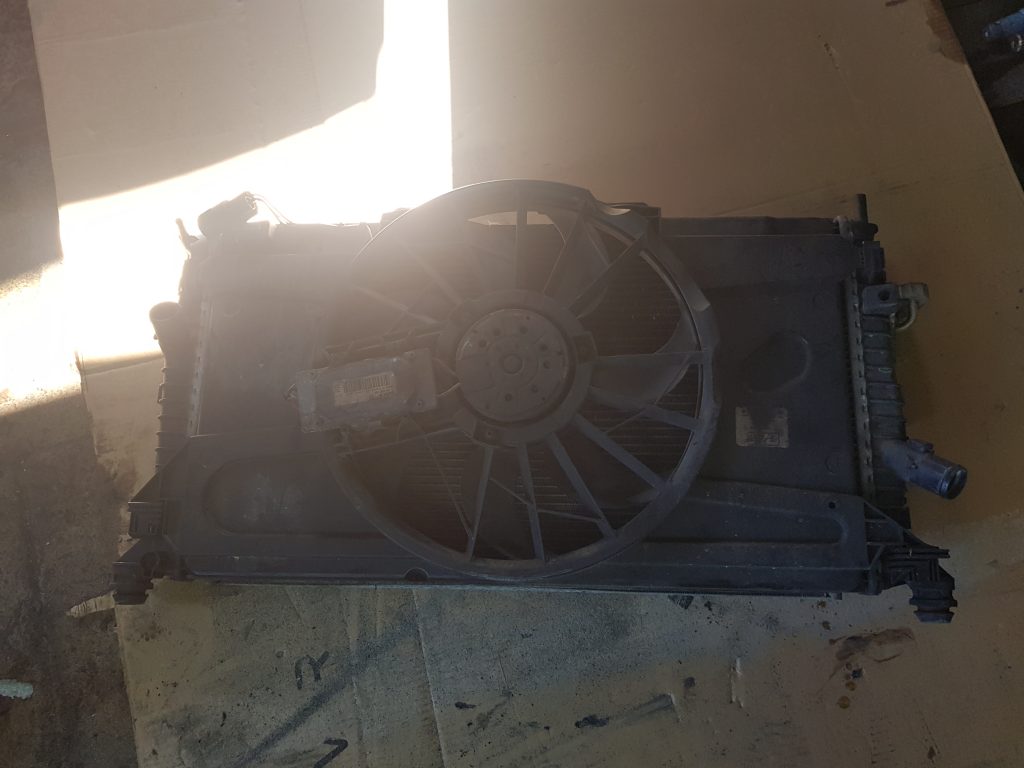 Dzesēšanas radiatora ventilators priekš VOLVO S40 2004 Grey