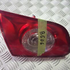 Bagāžnieka vāka kreisais lukturis priekš VW PASSAT B6 2006 ANGL. UNIVERSAL