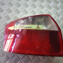Aizmugurējais kreisais lukturis priekš AUDI A4 2004