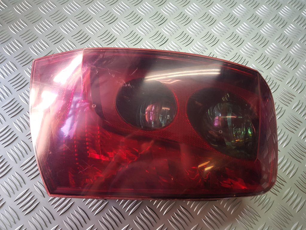 Aizmugurējais kreisais lukturis priekš PEUGEOT 407 2004 1 Aizmugurējais kreisais lukturis priekš PEUGEOT 407 2004