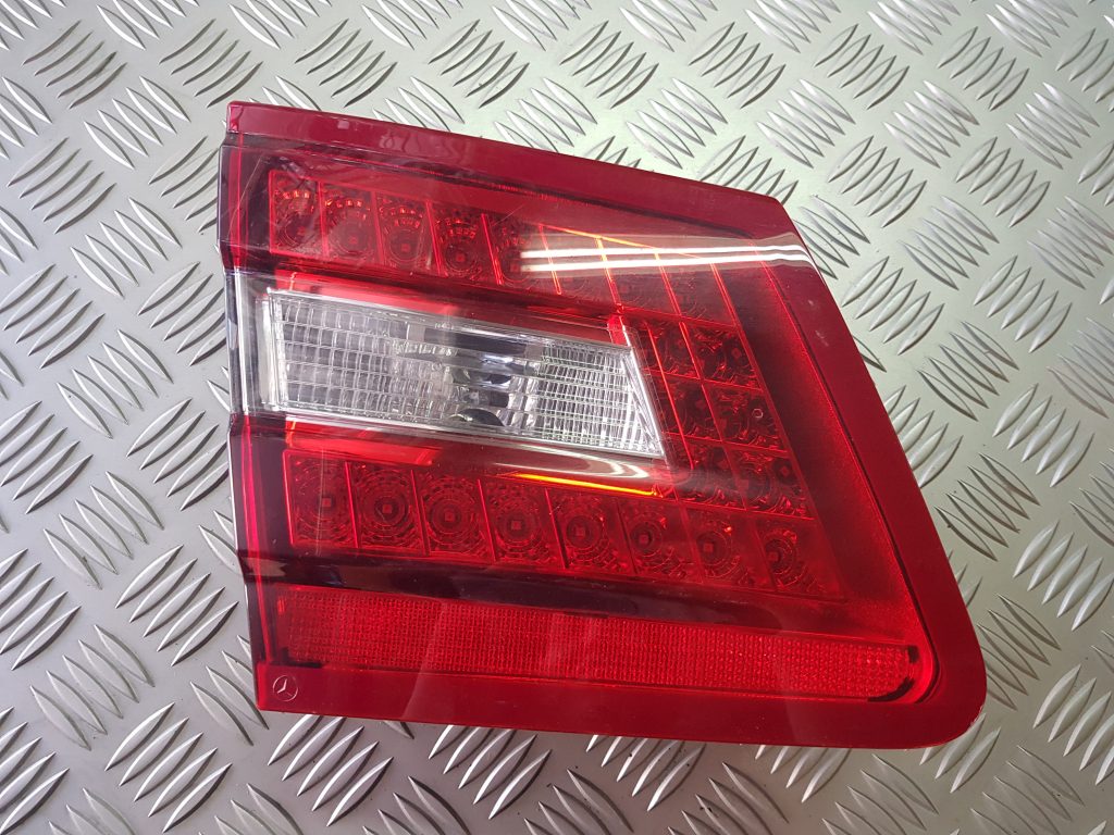 Bagāžnieka vāka kreisais lukturis priekš MERCEDES BENZ E250 W212 2014 1 Bagāžnieka vāka kreisais lukturis priekš MERCEDES BENZ E250 W212 2014