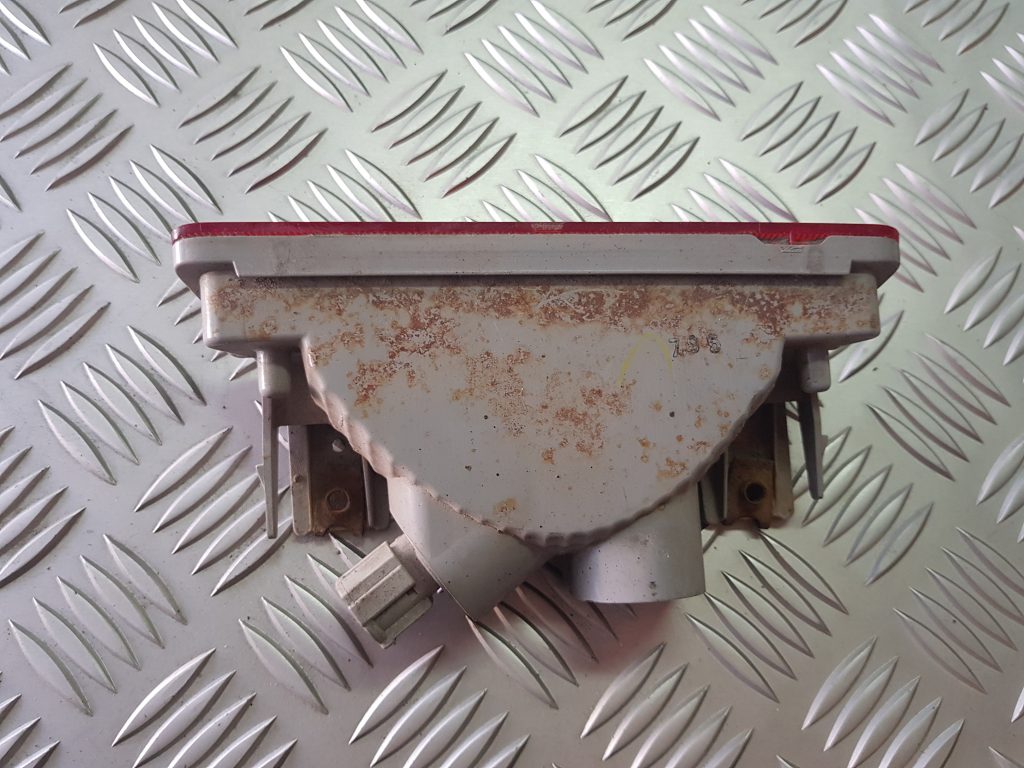 Miglas lukturis aizmugurē kreisā pusē priekš NISSAN X-TRAIL 2008 2 Miglas lukturis aizmugurē kreisā pusē priekš NISSAN X-TRAIL 2008