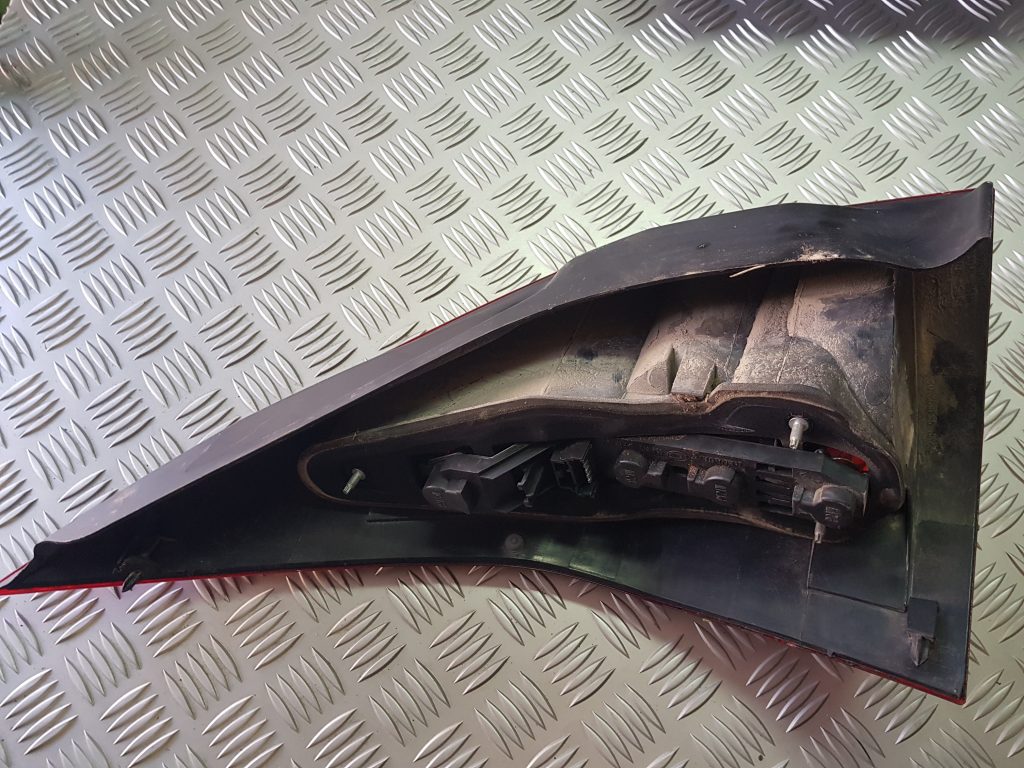 Aizmugurējais labais lukturis priekš RENAULT MEGANE 2004 2 Aizmugurējais labais lukturis priekš RENAULT MEGANE 2004