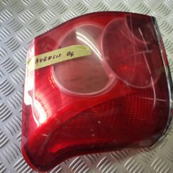 Aizmugurējais kreisais lukturis priekš TOYOTA AVENSIS 2004