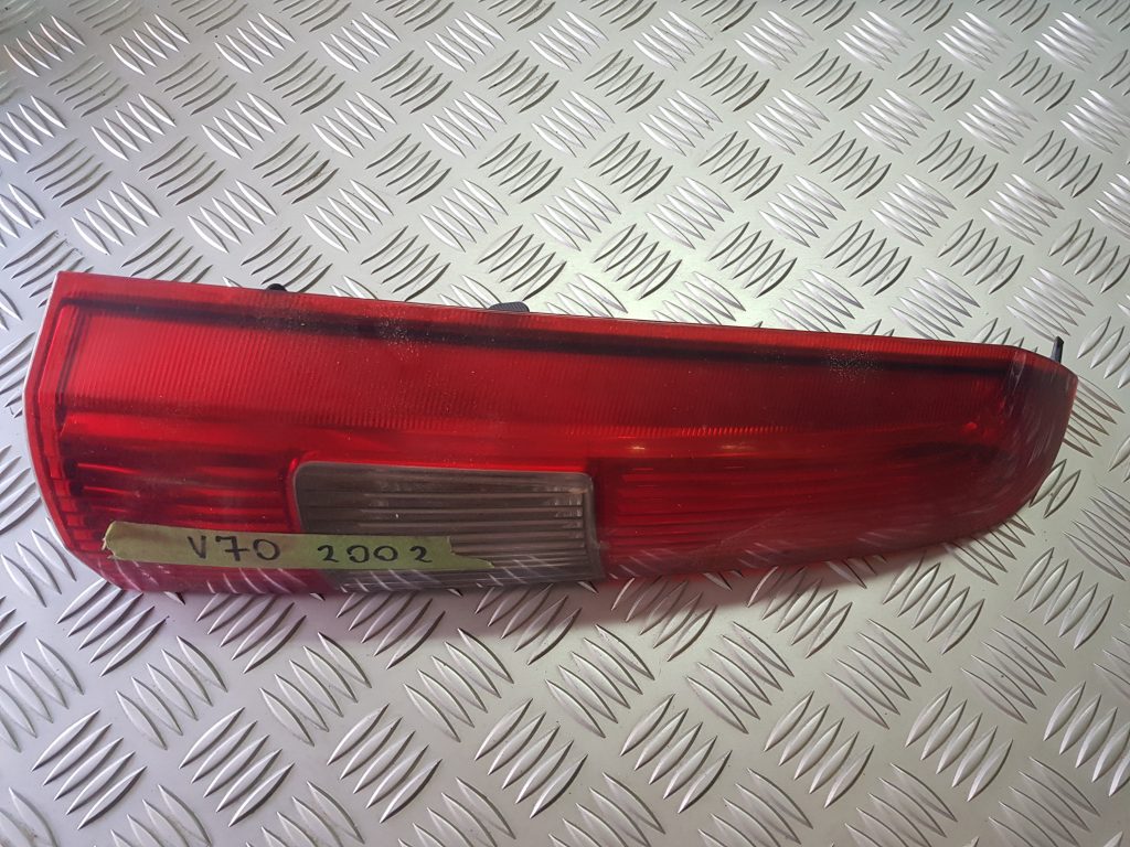 Aizmugurējais kreisais lukturis priekš VOLVO V70 2002 SILVER 1 Aizmugurējais kreisais lukturis priekš VOLVO V70 2002 SILVER