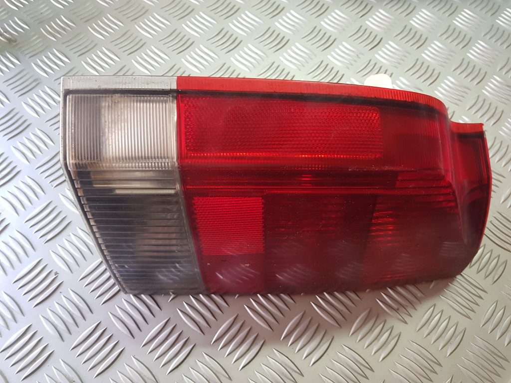 Aizmugurējais kreisais lukturis priekš VOLVO V70 2002 SILVER 1 Aizmugurējais kreisais lukturis priekš VOLVO V70 2002 SILVER