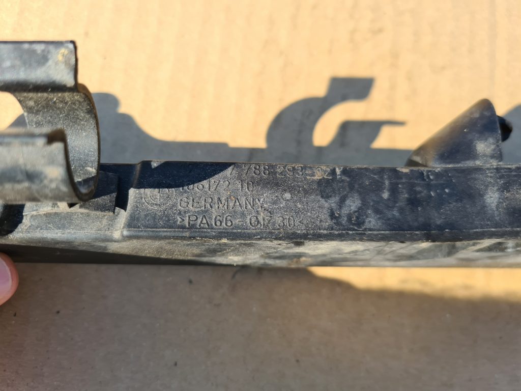 Dzesēšanas šķidruma tvertnes kronšteins priekš BMW 525D E61 2007 TOURING BLACK