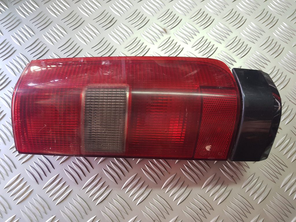 Aizmugurējais labais lukturis priekš VOLVO V70 1997