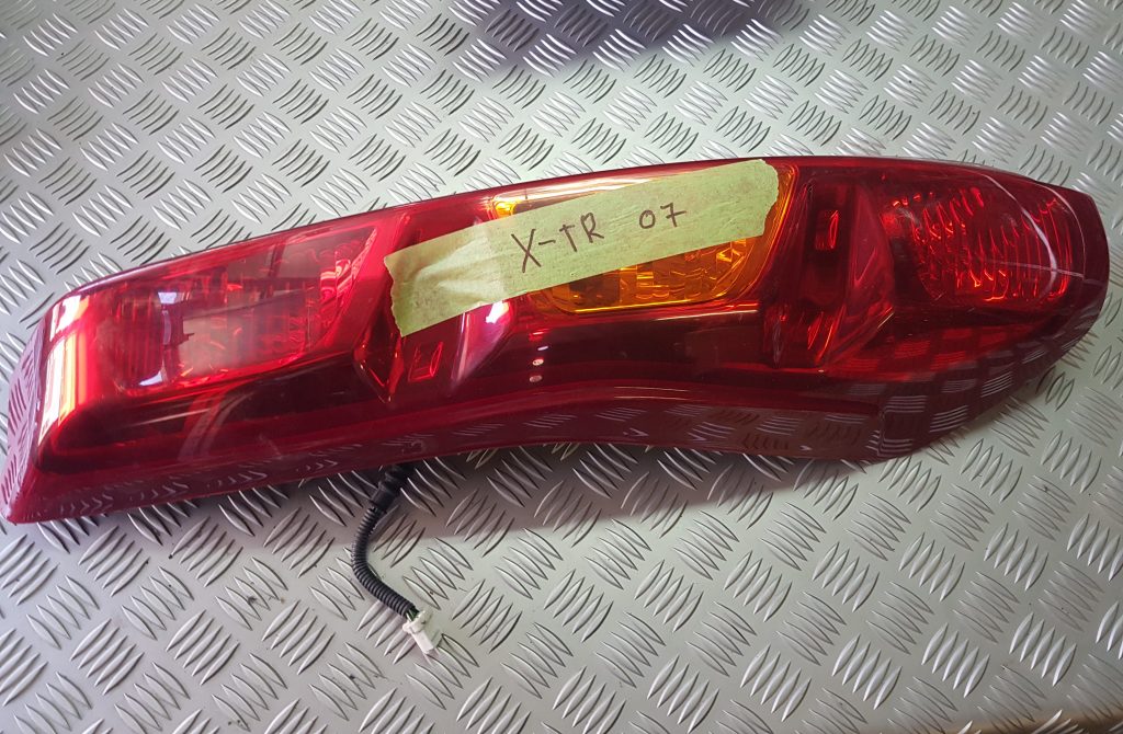Aizmugurējais kreisais lukturis priekš NISSAN X-TRAIL 2007 1 Aizmugurējais kreisais lukturis priekš NISSAN X-TRAIL 2007