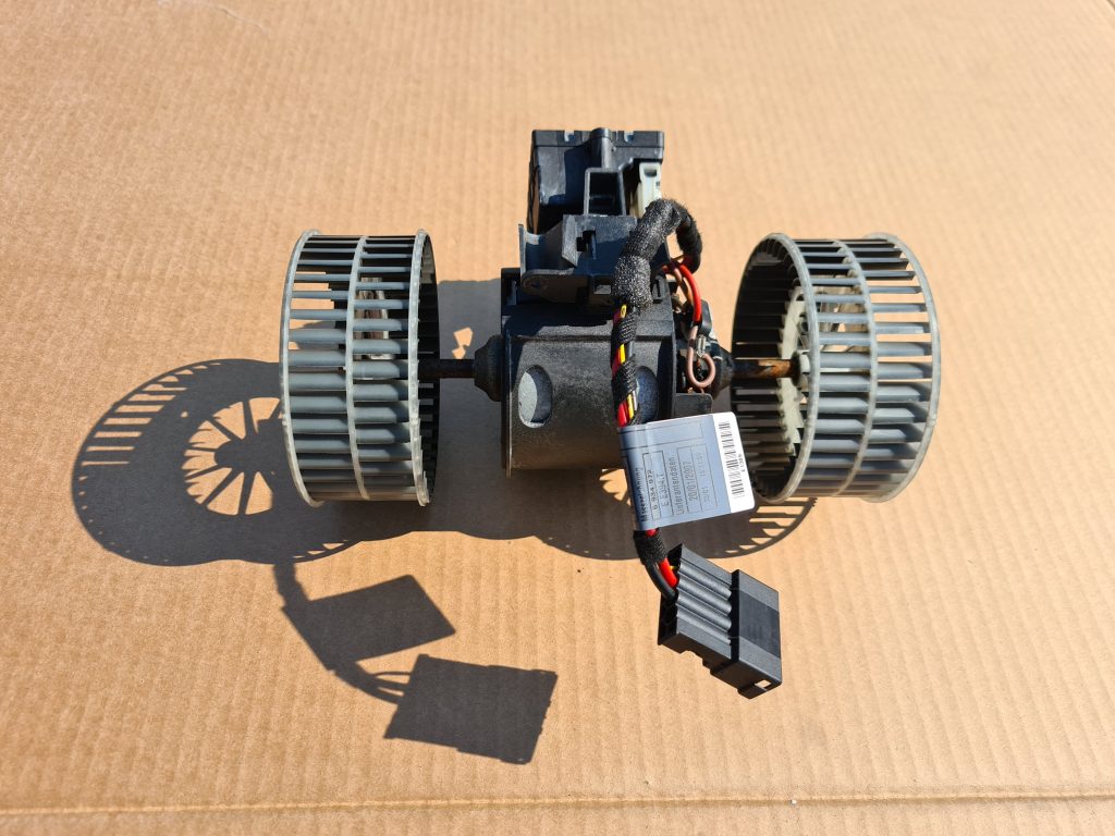 Salona ventilators priekš BMW 525D E61 2007 TOURING BLACK 1 Salona ventilators priekš BMW 525D E61 2007 TOURING BLACK