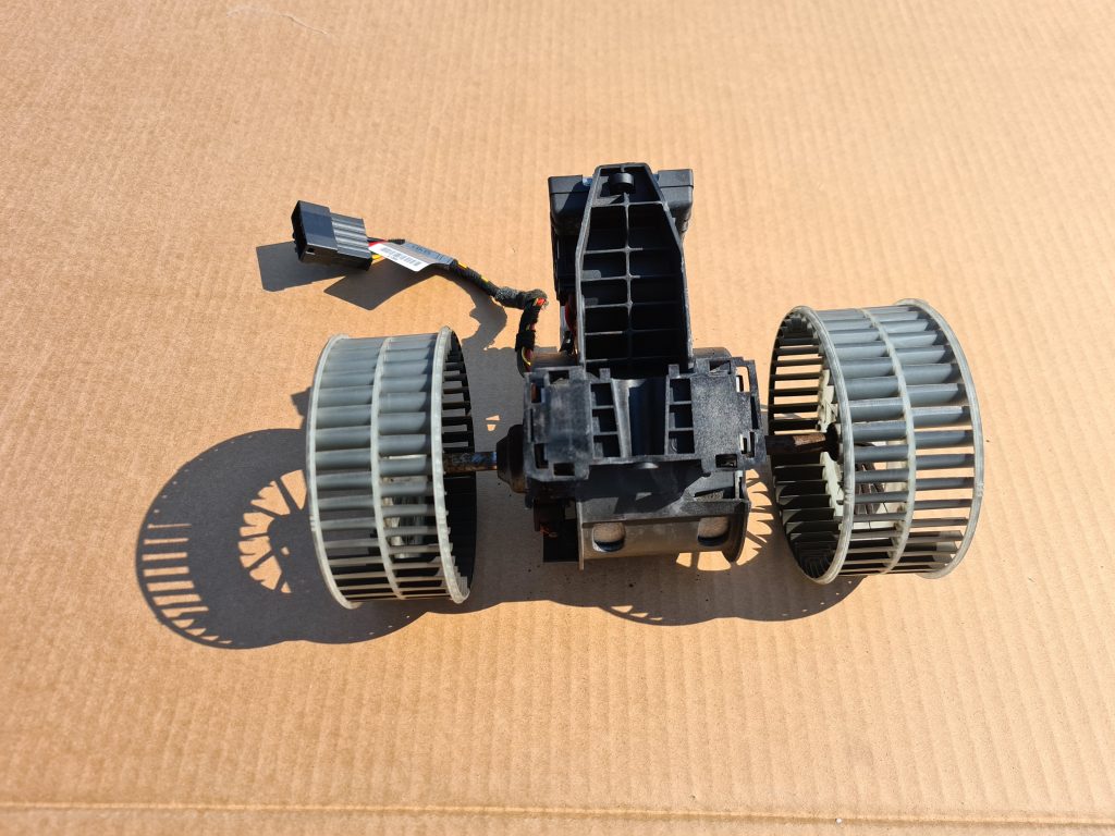 Salona ventilators priekš BMW 525D E61 2007 TOURING BLACK 3 Salona ventilators priekš BMW 525D E61 2007 TOURING BLACK