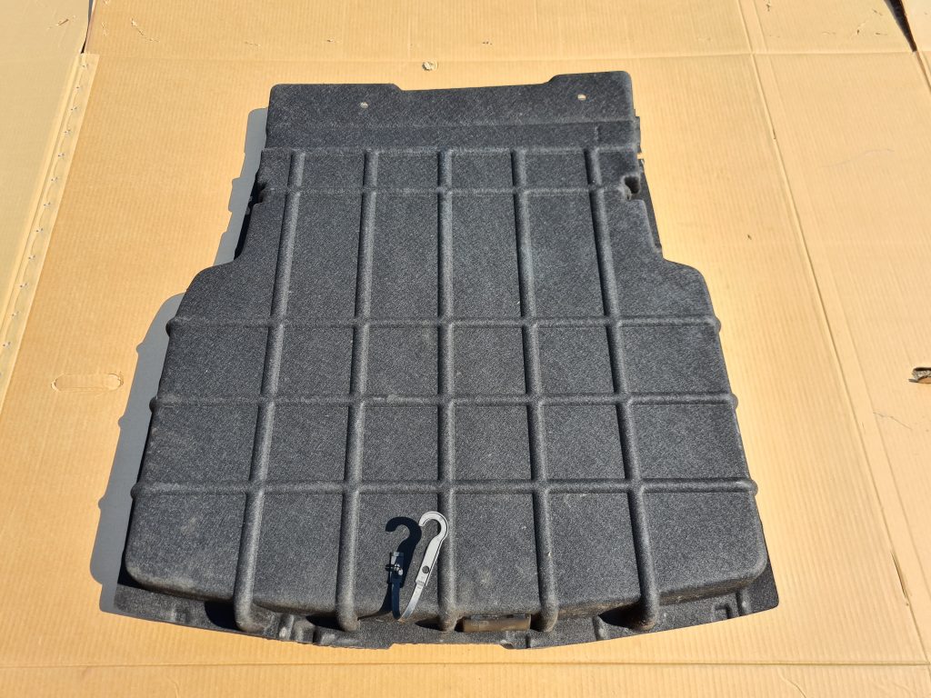 Bagāžnieka nodalījuma paliktnis priekš BMW 525D E61 2007 TOURING BLACK 2 Bagāžnieka nodalījuma paliktnis priekš BMW 525D E61 2007 TOURING BLACK