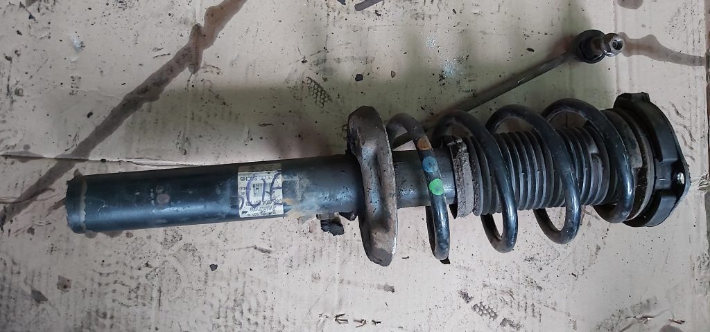 Priekšējais amortizators priekš VW PASSAT B6 2008 ANGL.