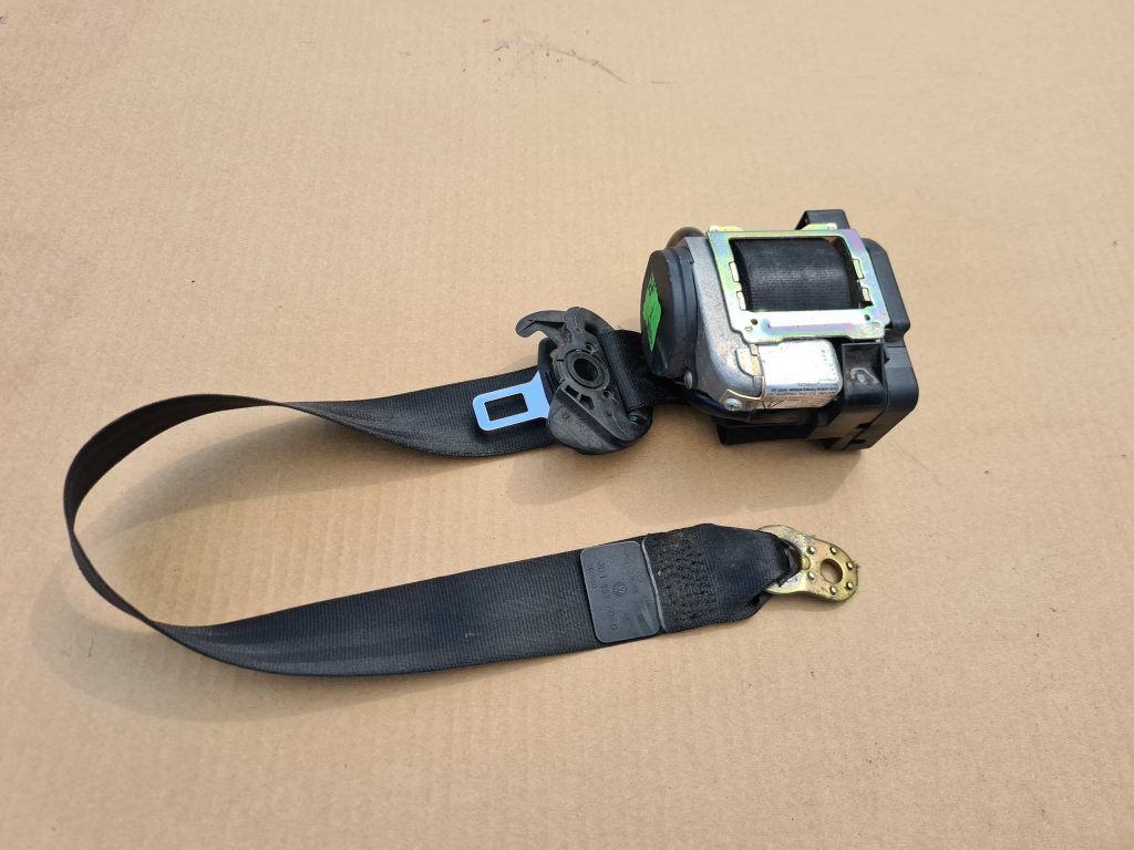 Priekšējā kreisā drošības josta priekš VW PASSAT 2000 BLUE 1 Priekšējā kreisā drošības josta priekš VW PASSAT 2000 BLUE