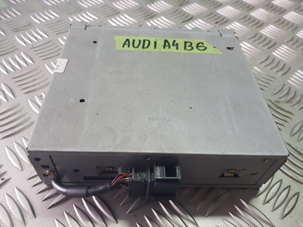 Automašīnas radio priekš AUDI A4 2004 2 Automašīnas radio priekš AUDI A4 2004