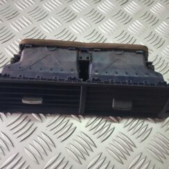 Mērinstrumentu paneļa gaisa vads, centrā priekš AUDI A4 AVANT 2004