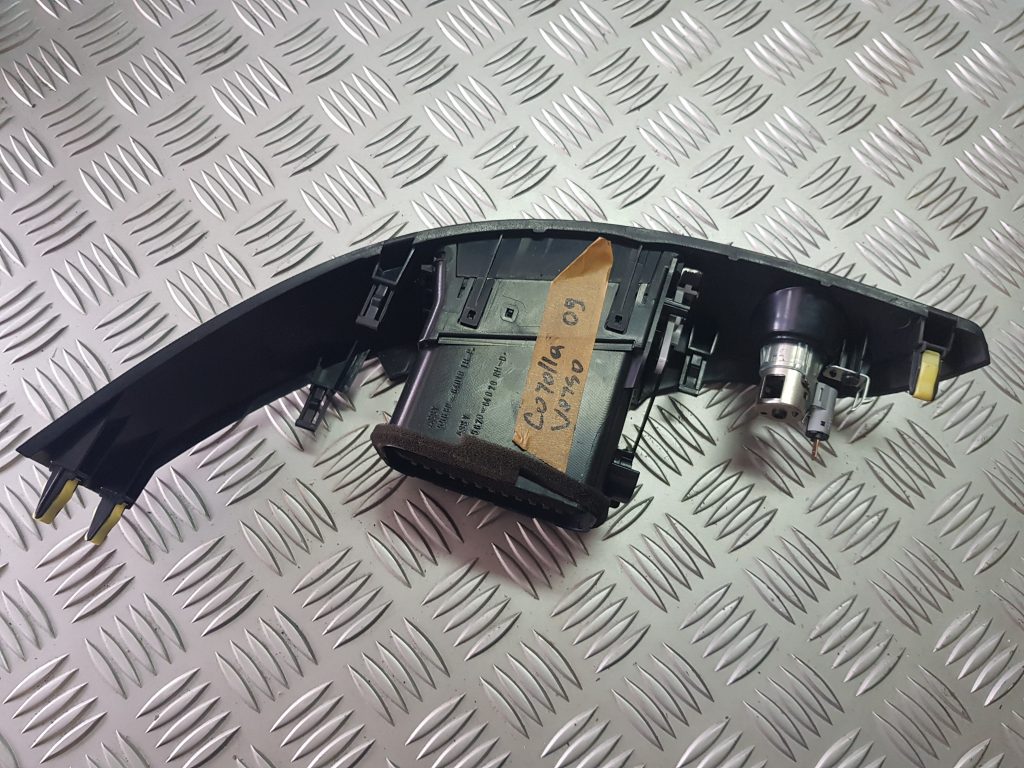 Mērinstrumentu paneļa gaisa vads, centrā priekš TOYOTA COROLLA VERSO 2009