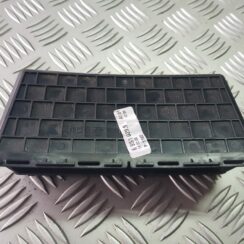 Mantu glabāšanas nodalījums centrā priekš BMW 525 E60 2006 BLACK