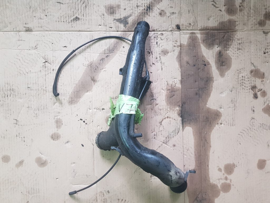 Interkulera caurule priekš VOLVO V70 2002 SILVER 2 Interkulera caurule priekš VOLVO V70 2002 SILVER