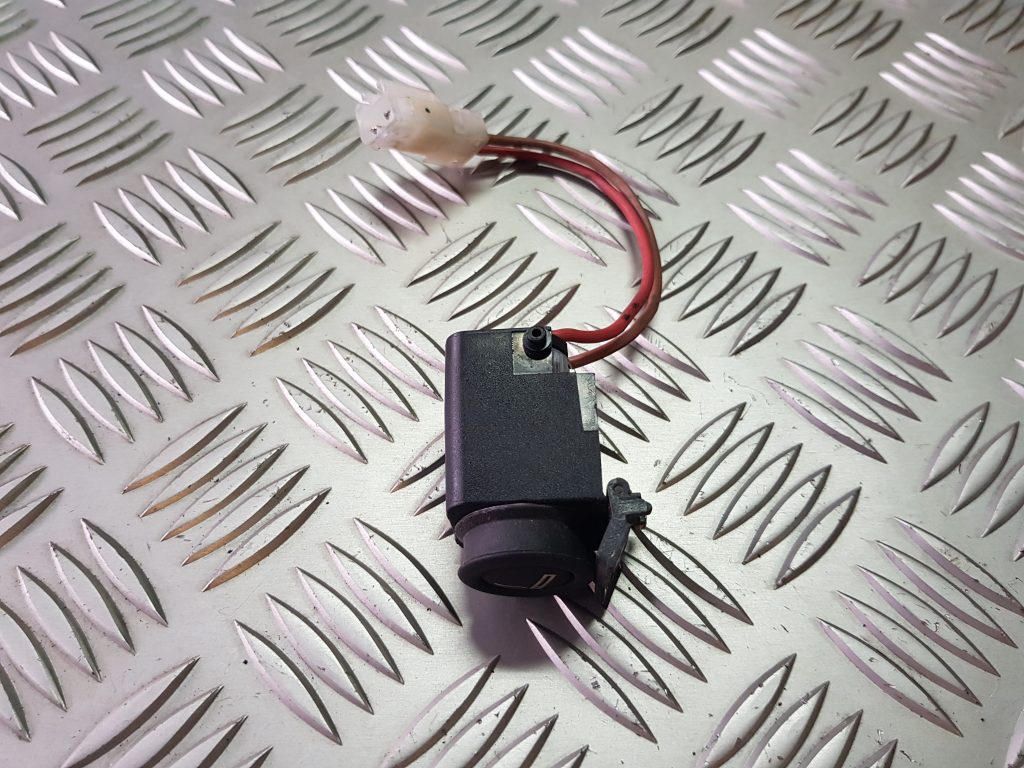 Cigarešu aizdedzināmais priekš BMW 520D E60 2006 ENG. 1 Cigarešu aizdedzināmais priekš BMW 520D E60 2006 ENG.