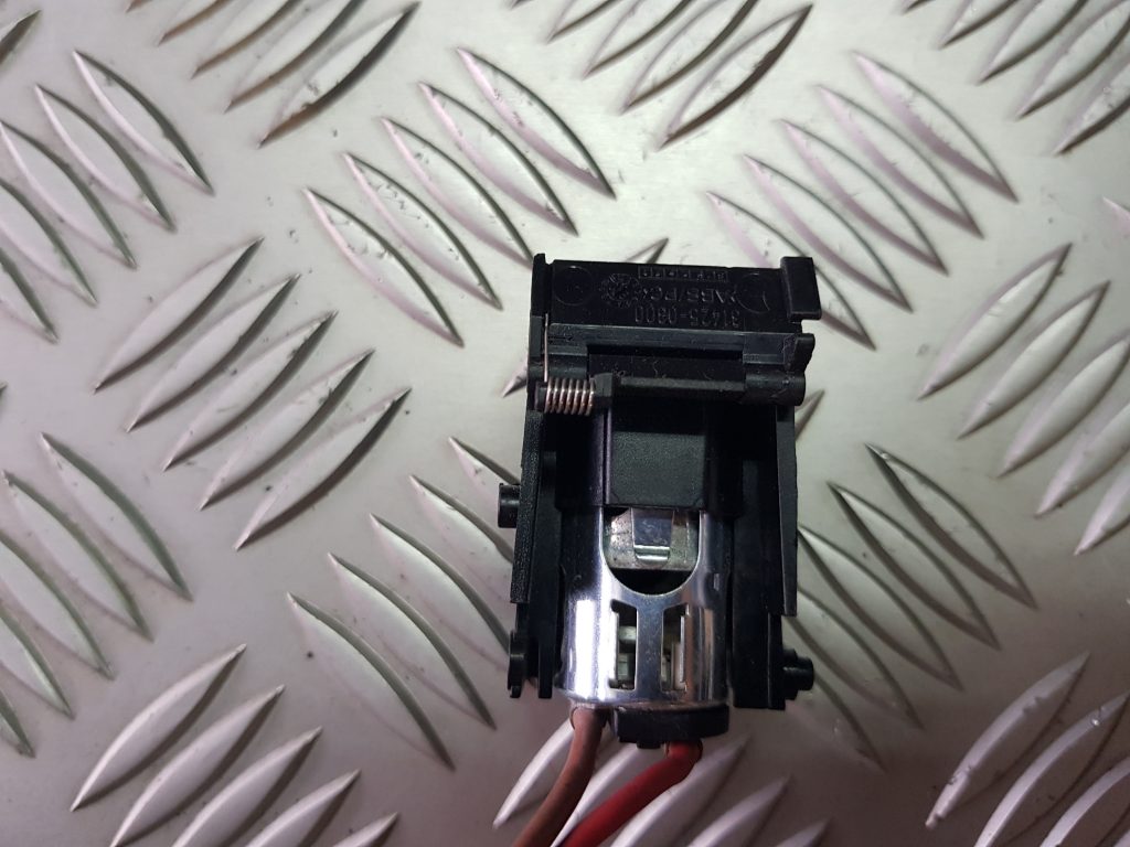 Cigarešu aizdedzināmais priekš BMW 520D E60 2006 ENG. 2 Cigarešu aizdedzināmais priekš BMW 520D E60 2006 ENG.