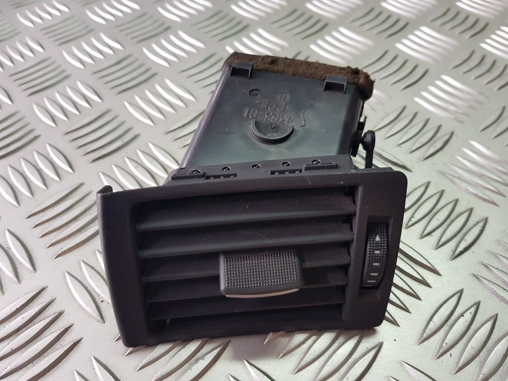 Mērinstrumentu paneļa gaisa vads, pa kreisi priekš AUDI A4 2001 1 Mērinstrumentu paneļa gaisa vads, pa kreisi priekš AUDI A4 2001