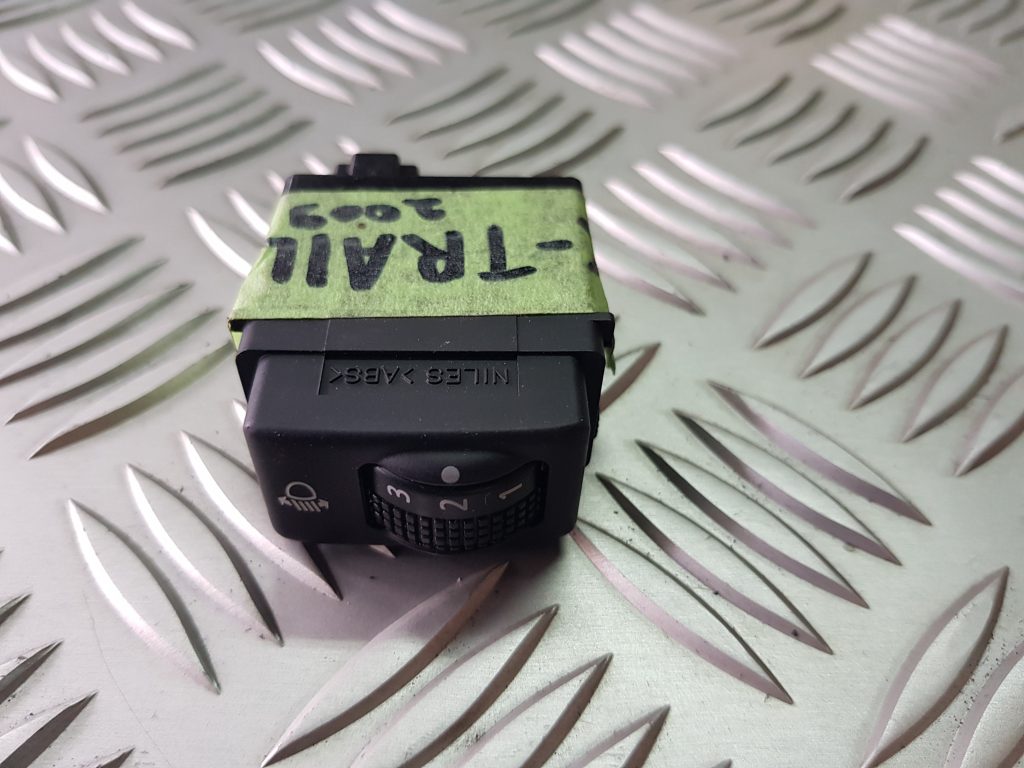 Lukturu augstuma regulēšanas poga priekš NISSAN X-TRAIL 2008